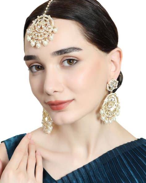 Kundan Studded Earrings & Maangtika Set