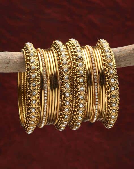 13732b_2.6 Set of 18 Slip-On Bangles